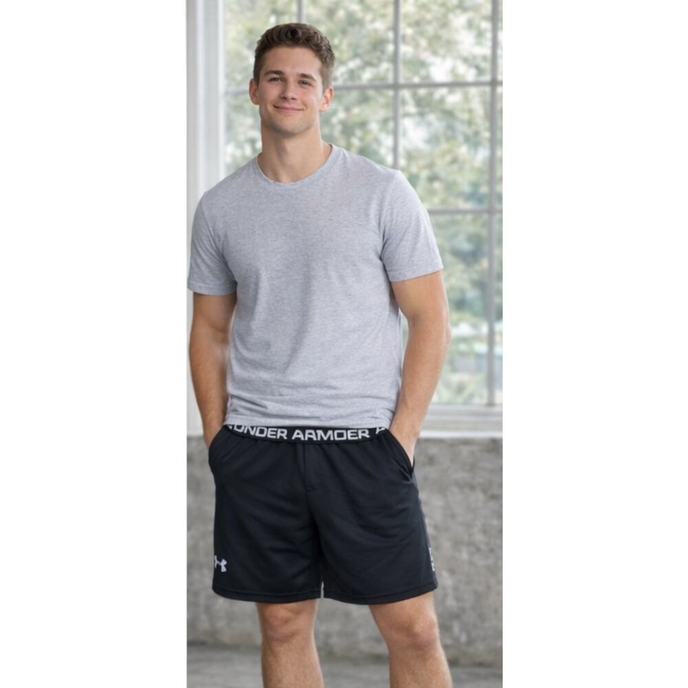 Under Armour HeatGear Shorts Athletic Running Boys YXL Black Logo Gym